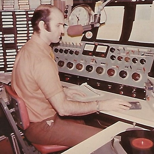 photo of kbyr radio console with host les snow behind the microphone les snow